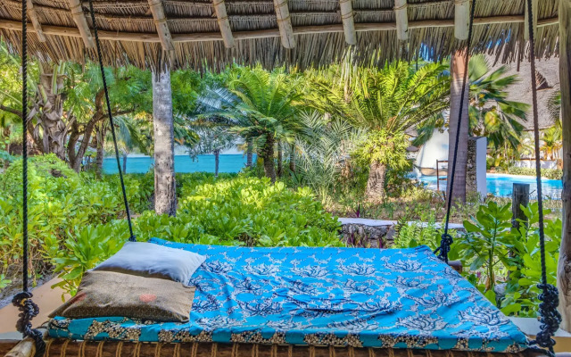 Green and Blue Ocean Lodge