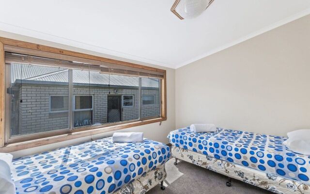 Kepal House - Budget friendly family home