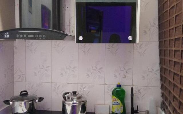 Julaz Apartment & Lounge