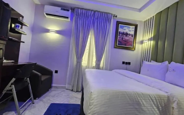 De-Lexis Hotel & Suites