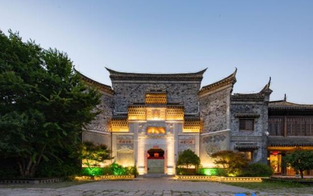 The Courtyard of Family Hua