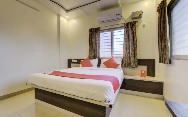 OYO 24125 Hotel Aakash