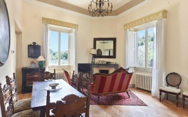 3bdrm luxury Apartment in Tuscan Villa,Private Estate, shared Swimmingpool