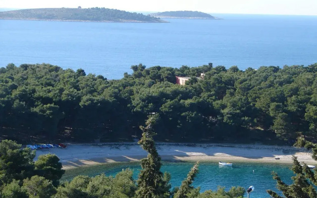Apartments and Rooms Mirja