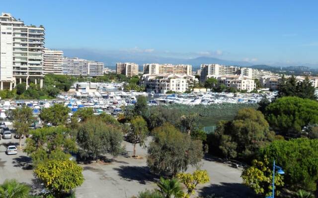 Apartment With one Bedroom in Mandelieu-la-napoule, With Wonderful Mou