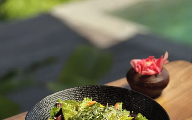 Devani Resort Sidemen