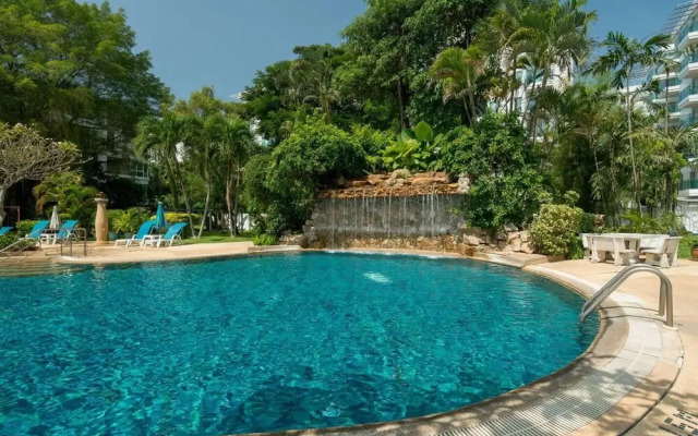 Patong Beach Gardens - Pool, Fast Wifi, Smart TVs