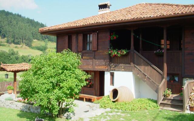 Hadji Neikovi guest houses