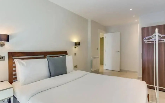 Modern, Central East London City Apartment