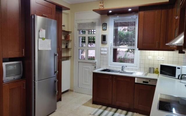 House,1000m from the beach