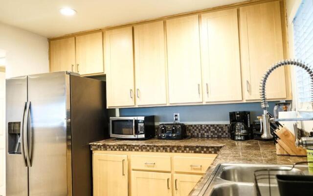 Newport Beach House (2 blocks from the Sand)