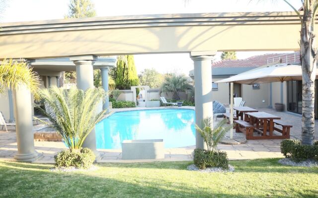 Equestrian Royal Hotel Boutique & Spa