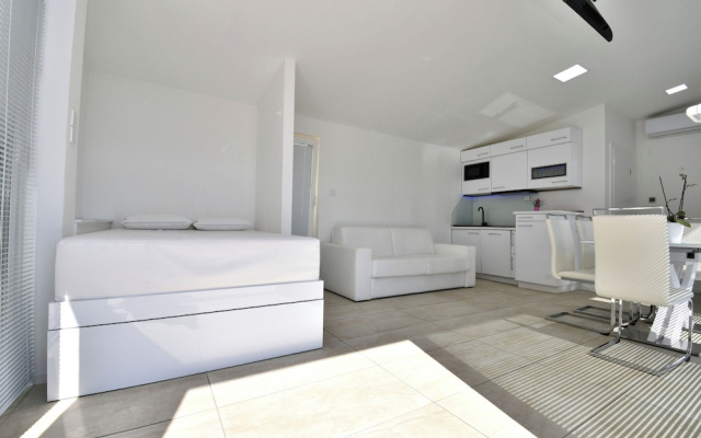 Apartments Lux With Pool