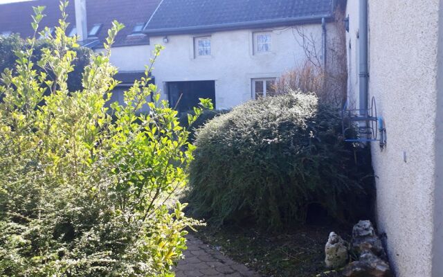 Studio in Saint-apollinaire, With Shared Pool, Enclosed Garden and Wifi