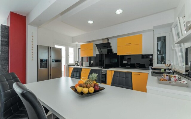 Stunning Home in Vrsi Mulo With Wifi and 4 Bedrooms