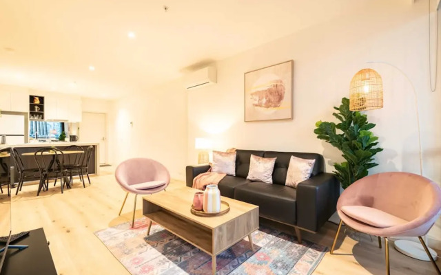Central 2 Bedroom Apartment in Southbank