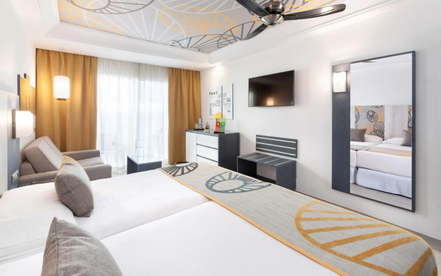 Adina Apartment Hotel Berlin CheckPoint Charlie