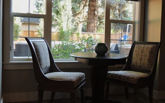 Huff House Inn and Cabins