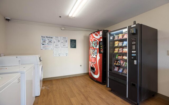 HomeTowne Studios by Red Roof Lake Charles - Sulphur