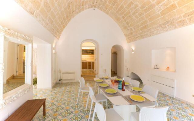 Villa a mare grande piscina, tennis, calcetto m750