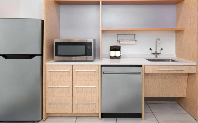 Home2 Suites by Hilton Buffalo Airport / Galleria Mall