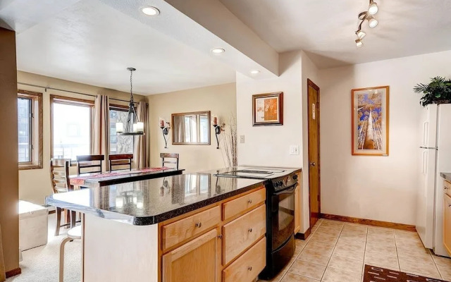 Park Place 101c 2 Bedroom Condo by RedAwning