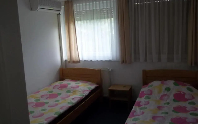 Gadányi Vendégház és Lovarda