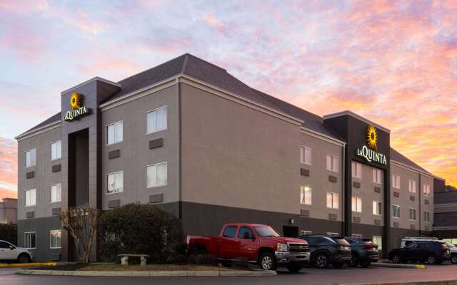 La Quinta Inn & Suites by Wyndham Knoxville Airport