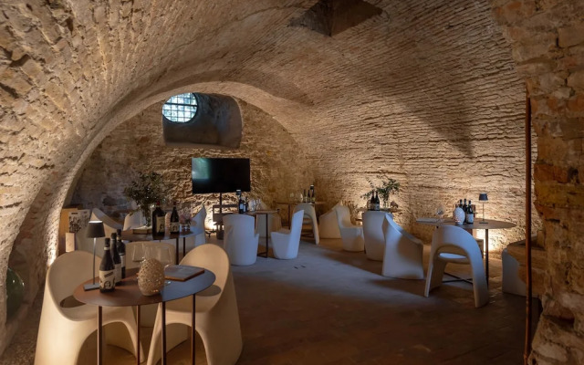 Massimago Wine Tower