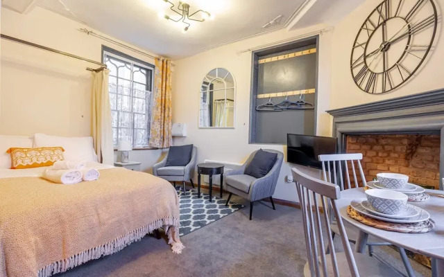 Host Stay Merchant House Studio