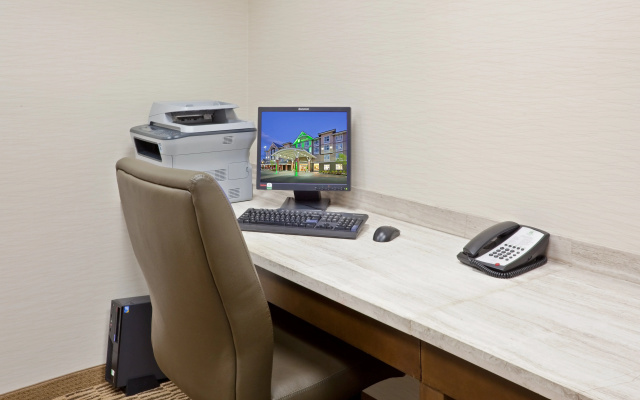 Holiday Inn Hotel & Suites Surrey East Cloverdale by IHG