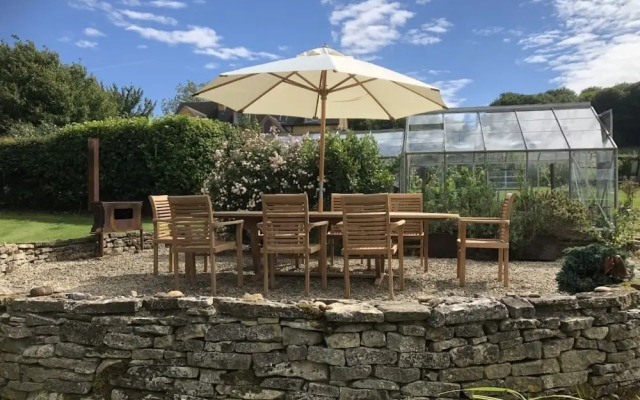 Beautiful 3 Bedroomed Cotswolds Farmhouse