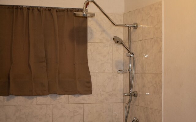 The Pub Comfort Suites