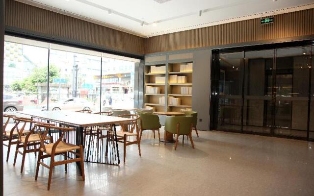 Ji Hotel (Chengdu Tianfu Square Daye Road Store)