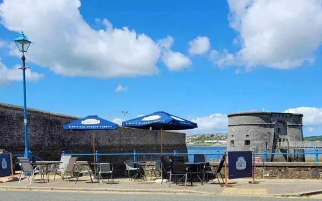 The Shipwright Inn