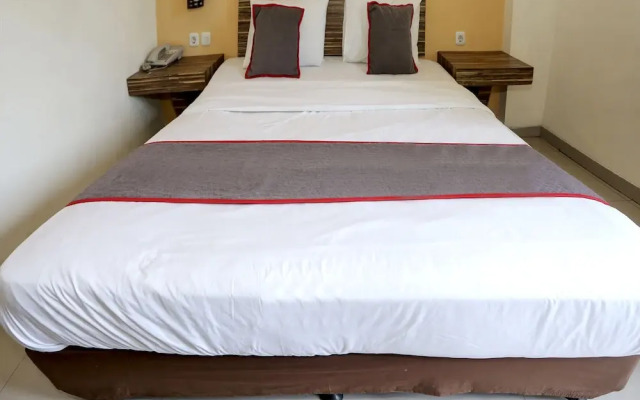 Super OYO Collection O 92130 Hotel Fiducia Kaji