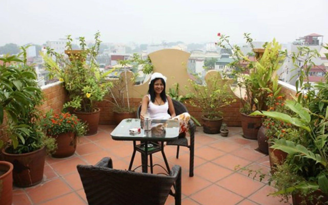 Lucky 3 Hotel & Travel