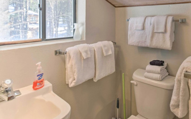 'enchanted Pines' Mountain Escape w/ Deck & Grill!