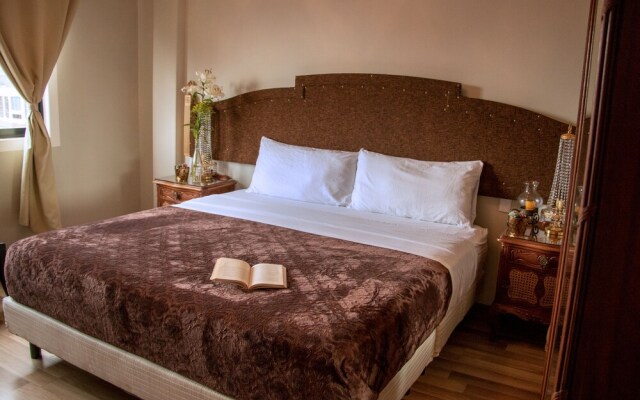 Antique Hotel