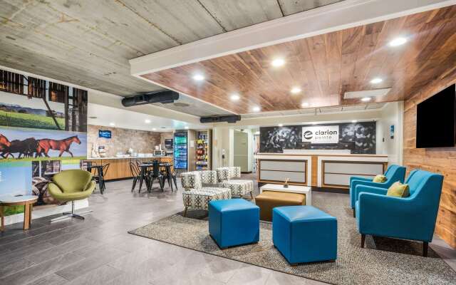 Clarion Pointe Richmond North near University