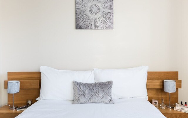 Warm and Peaceful 1BR by the water in Mudchute