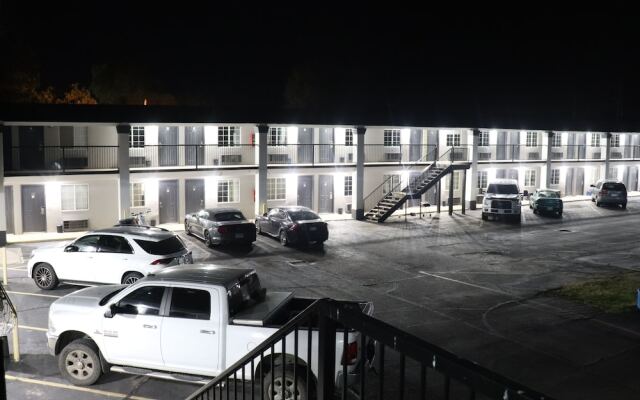 Deluxe Inn & Suites By OYO Miami OK