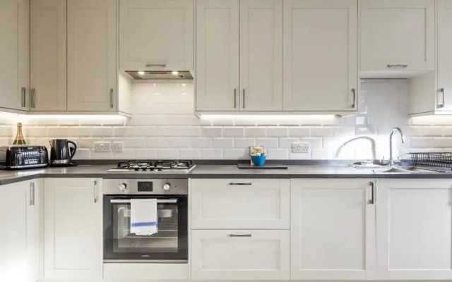 Modern, Cosy and Bright 1 Bedroom Apartment in Ealing