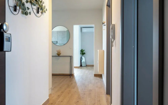 Modern apt With Balcony, 12 min Walk to the Beach