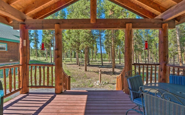 6 Mi to Turquoise Lake: Retreat w/ Covered Deck!