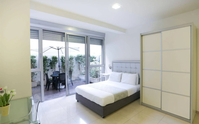 Sea Land Suites