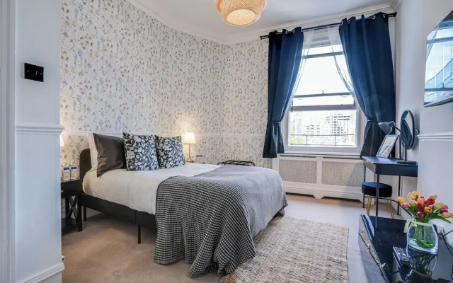 Buckingham Palace 4BR Family Stay Cathedral View