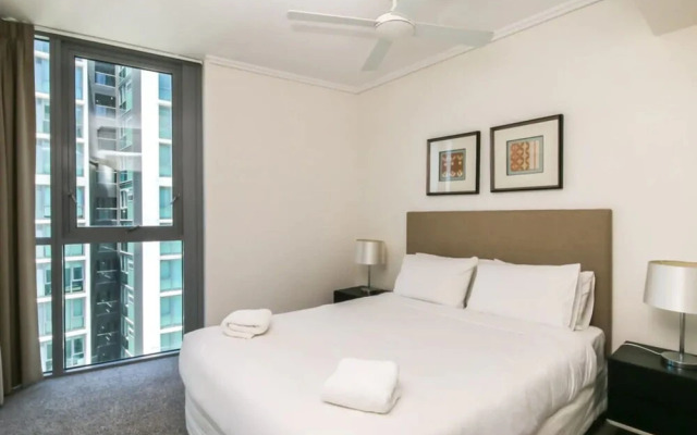 2 Bedroom Riverside Apartment in Hamilton Portside