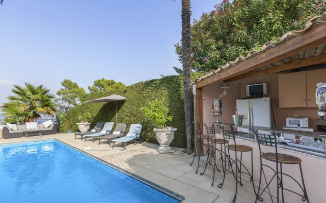 Cannes Mandelieu Lovely 6-Bed Villa