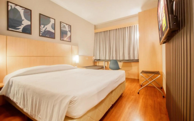 Hus Hotel Dourados